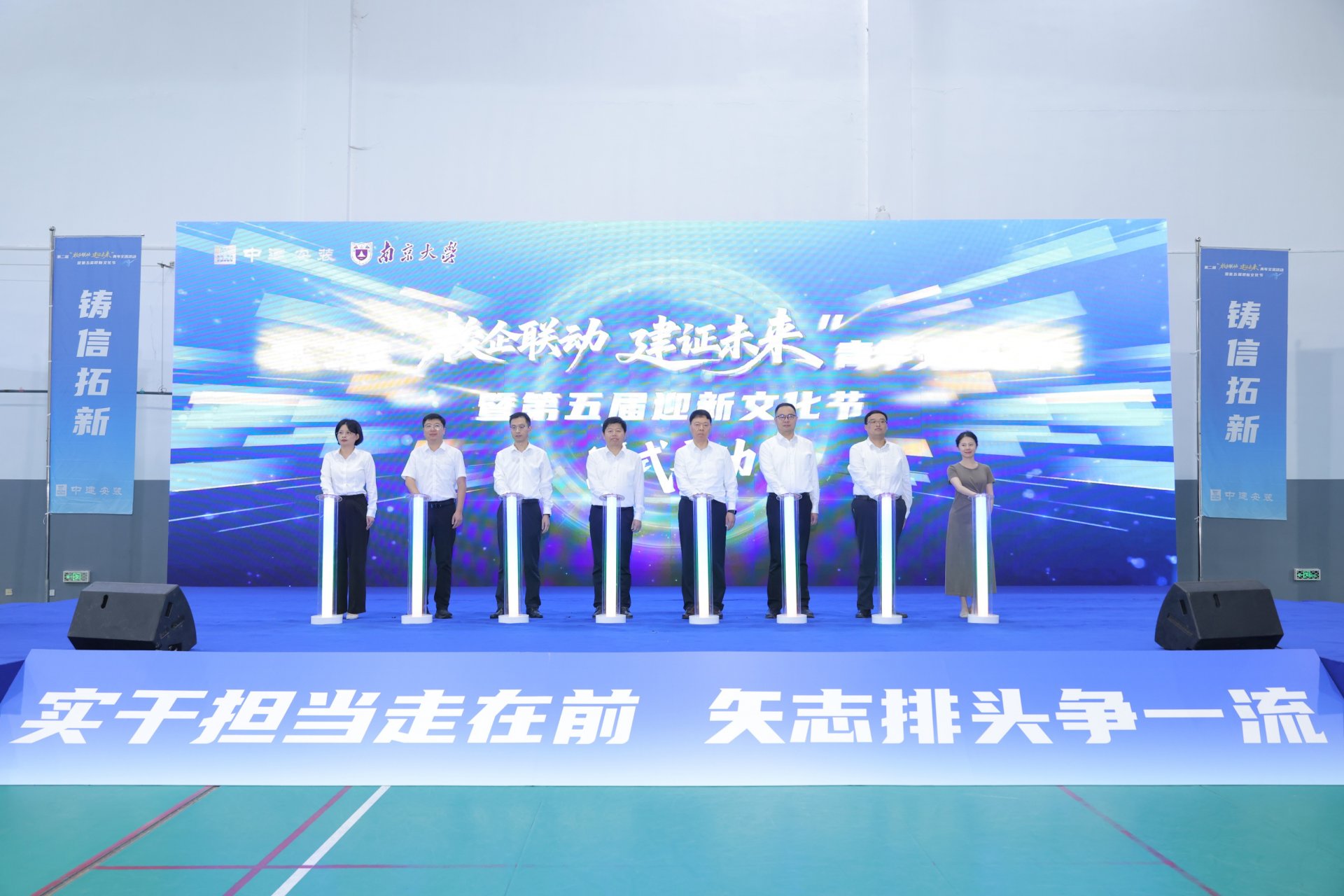 1.jpg 回顾首届校企合作成果
